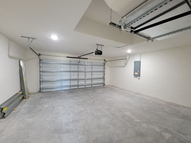 Building Photo - 3100 NW 20th Ave