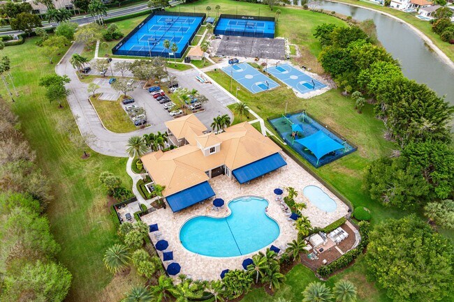 Building Photo - 12403 Cascades Pointe Dr