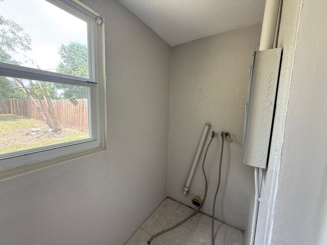 Building Photo - 1450 Powhatan Ct