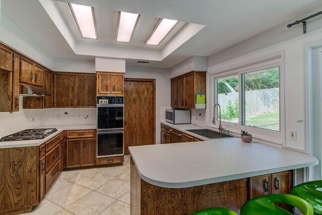 Building Photo - 2300 Cypress Point E