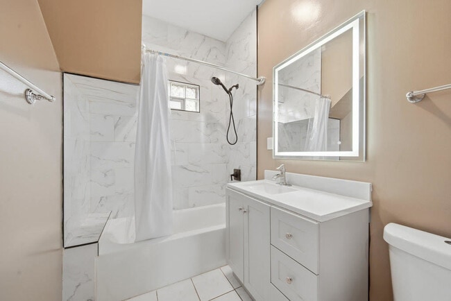 Building Photo - 11224 S Hermosa Ave