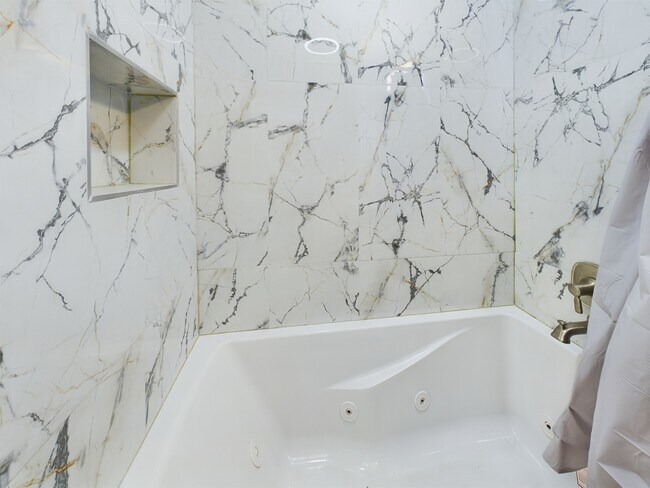 Building Photo - 5005 S Prairie Ave