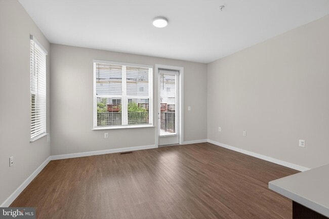 Building Photo - 5851 Columbia Pike
