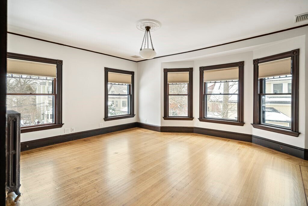 Building Photo - 33 Agassiz St