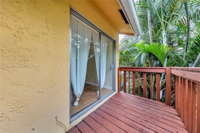Building Photo - 307 SW 11th Ct