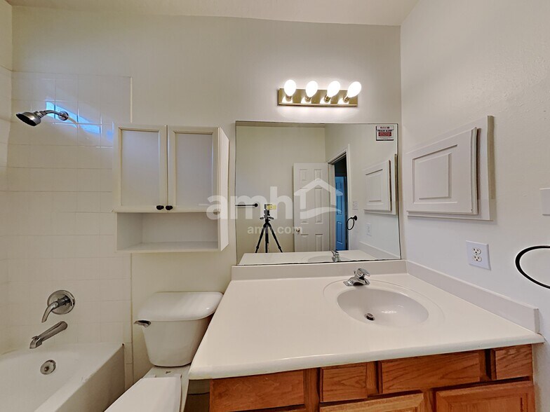 Building Photo - 534 Starkstone Ct