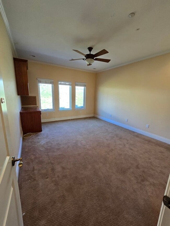 Building Photo - Private Country Living!!!