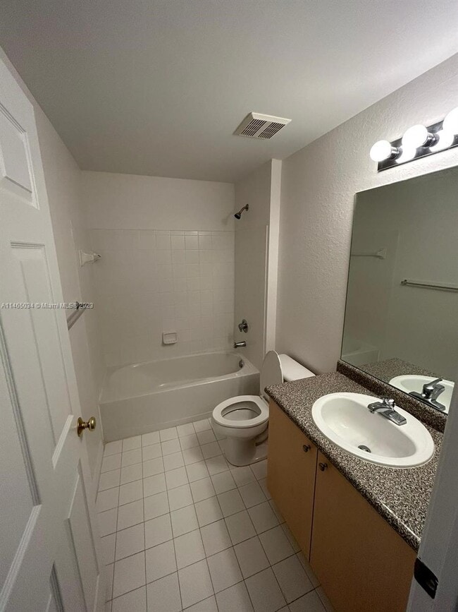 Building Photo - 280 Crestwood Cir