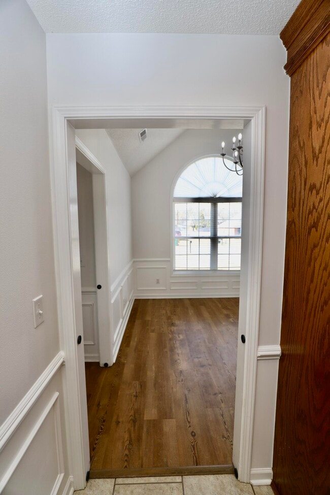 Building Photo - 3065 Temple Rd