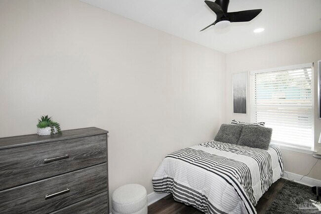 Building Photo - 3081 N 16th Ave