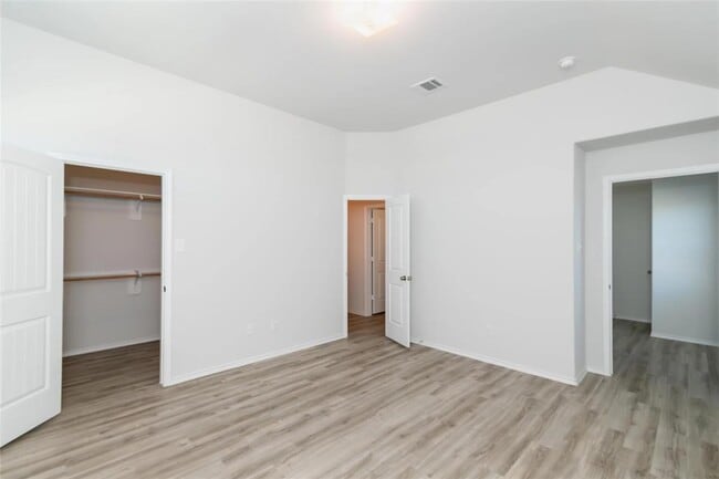 Building Photo - 9202 Yellow Rose Dr