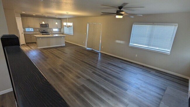 Building Photo - BEAUTIFUL TWO STORY 4 BDRM 4 BATH HOME WIT...