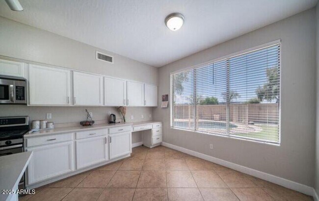 Building Photo - 3924 S Hollyhock Pl