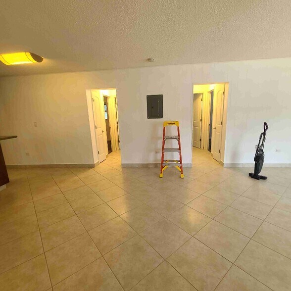 Building Photo - 127 Monroe Dr