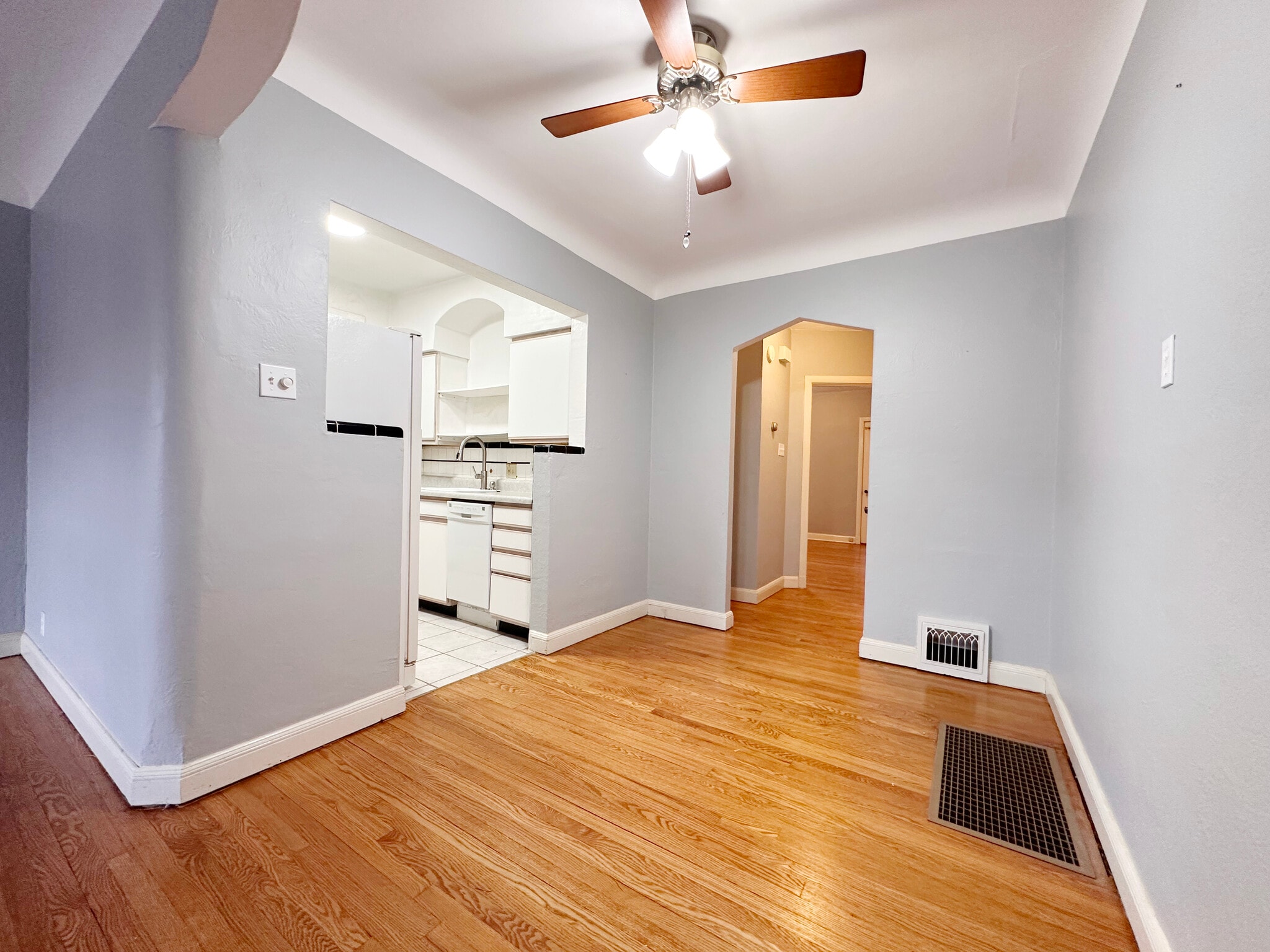 Building Photo - 5816 Mardel Ave