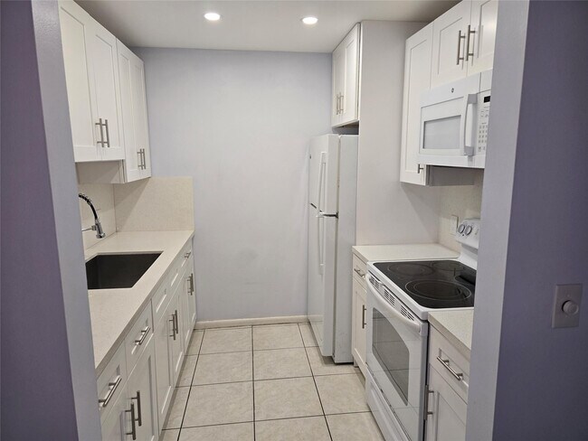 Building Photo - 300 SW 134th Way