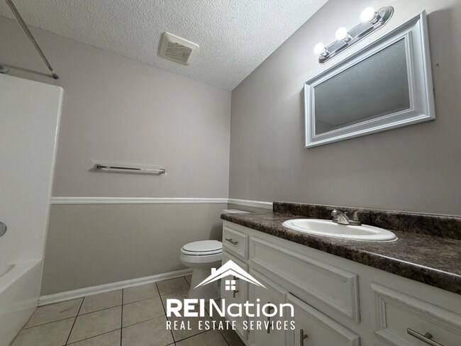 Building Photo - ACT FAST! 3BR/2BA in Birmingham | Vaulted Ceilings & Fireplace | 2-Car Garage!
