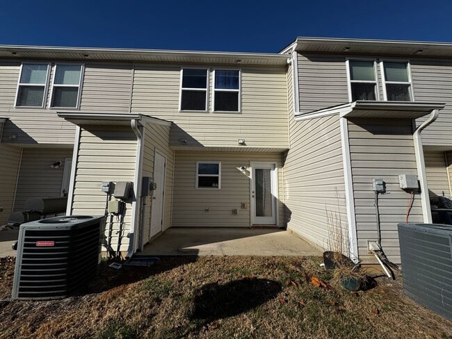 Building Photo - 3921 Village Park Ct