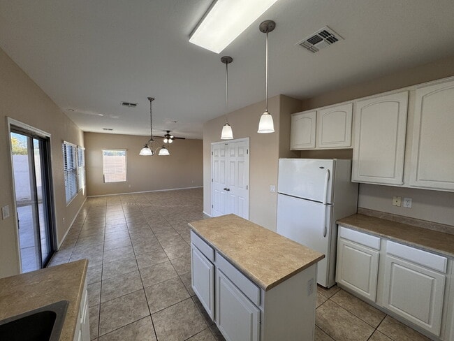 Building Photo - 18 W Desert Vista Trail