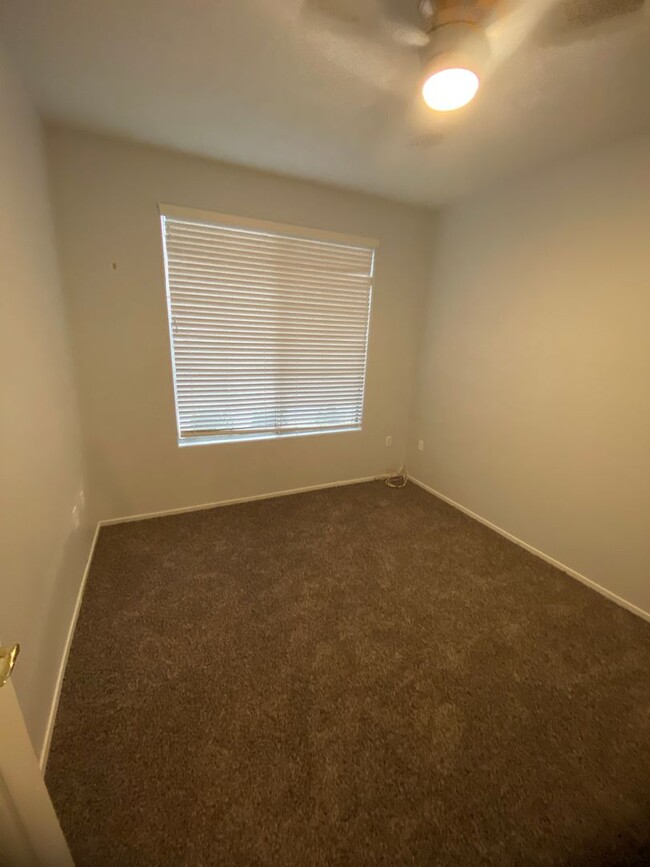 Building Photo - AMERICANA Property Mgmt - 3 beds Condo in ...