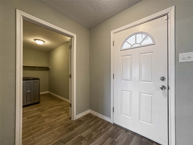 Building Photo - 2706 Orion Dr