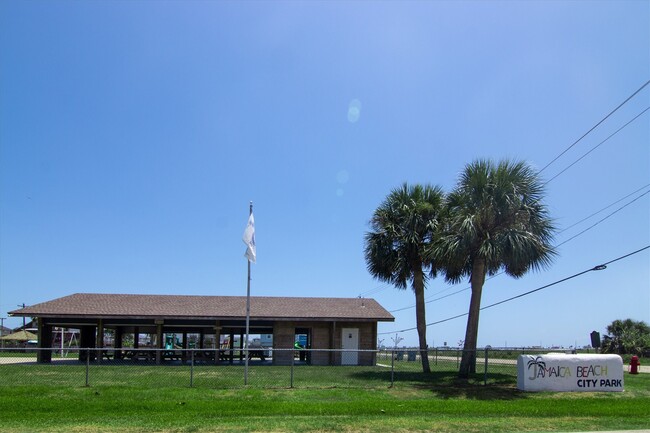 Building Photo - 16618 Bermuda Way