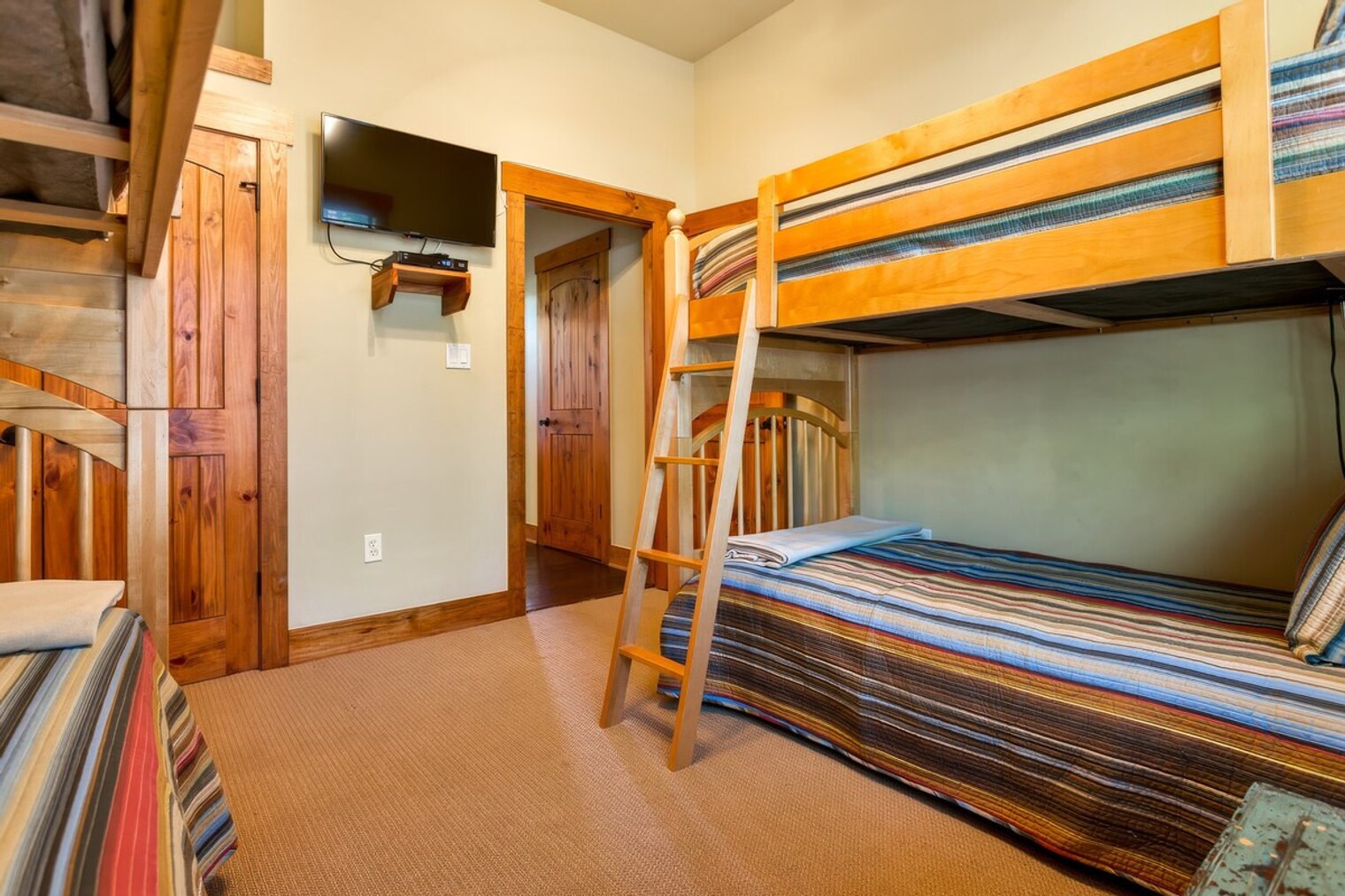 Building Photo - 7249 Sunswept Dr