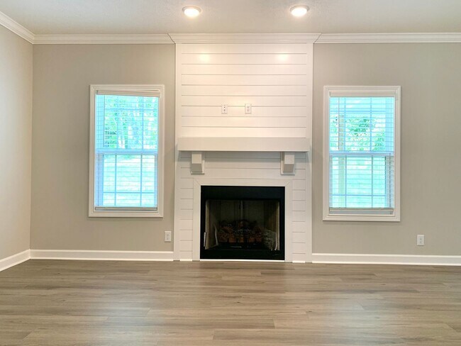 Building Photo - 1247 Highgrove Ln