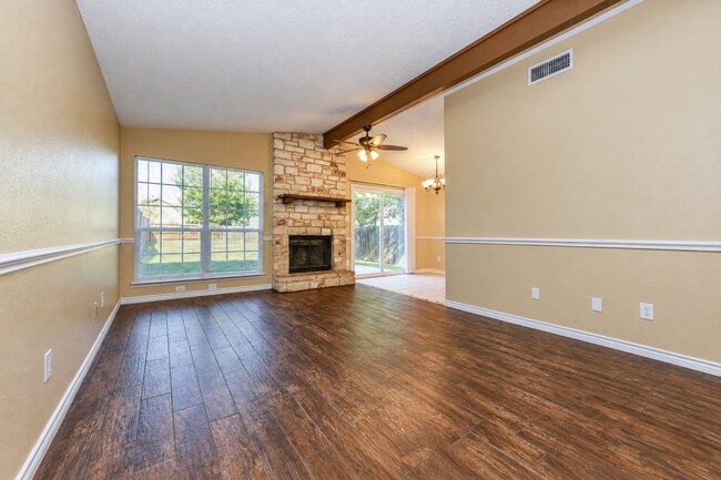 Building Photo - 1147 Royal Crest Dr