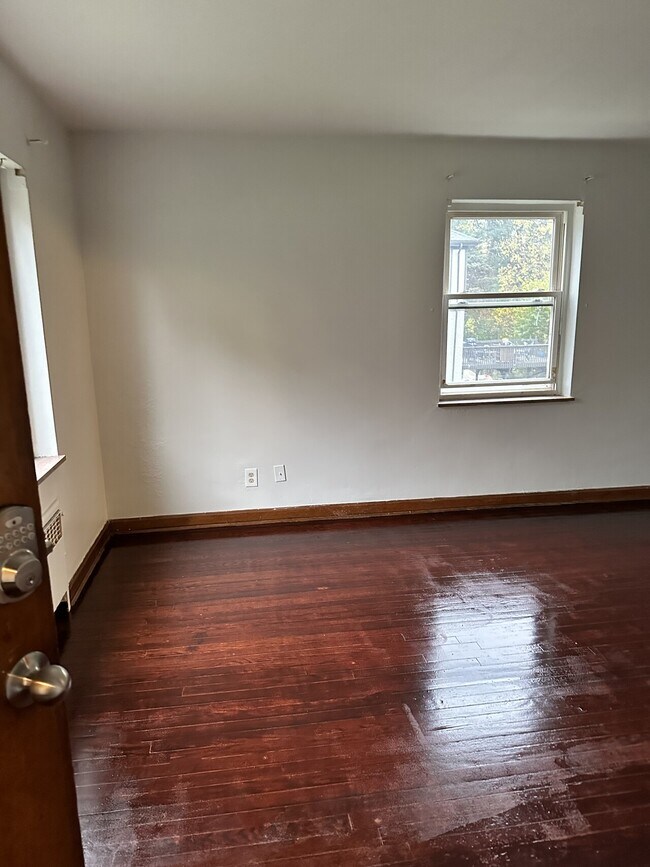 Building Photo - 3029 Boudinot