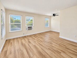 Building Photo - 522 N Rosemary Ln