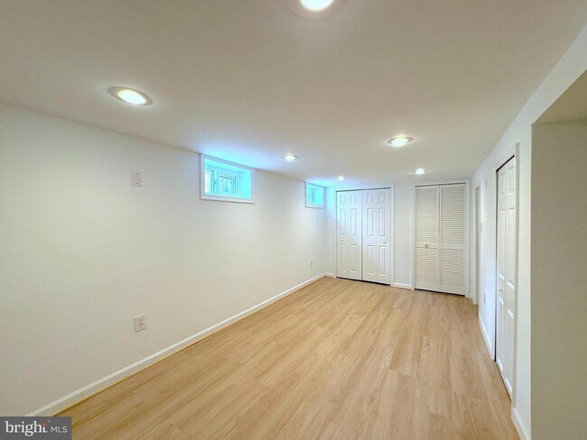 Building Photo - 5700 Fenwick Dr