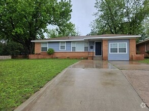 Building Photo - (4) Bed/(2) Bath Close to Campus! Avail Ea...