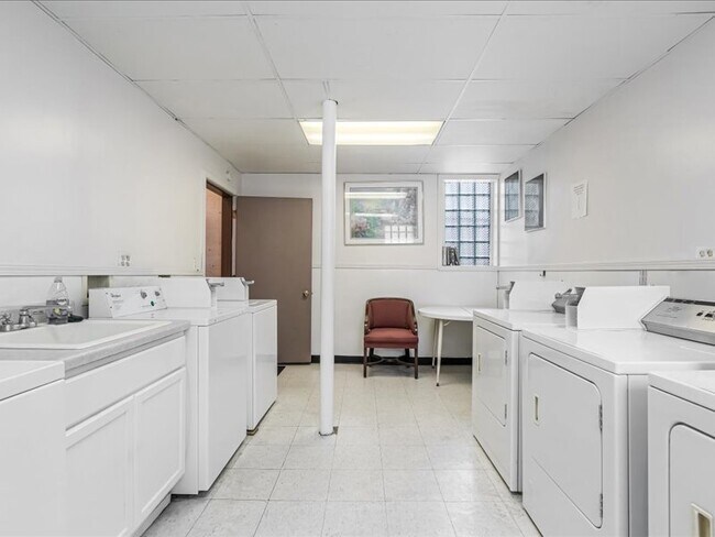 Building Photo - 4531 N Ashland Ave