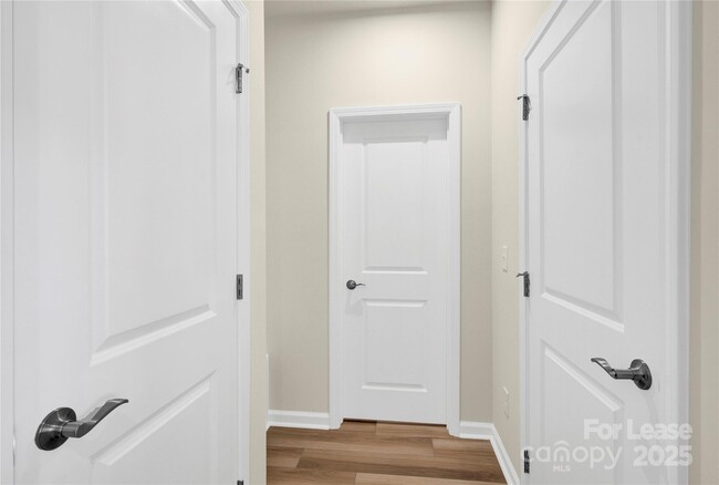 Building Photo - 5850 Strathmore Ct