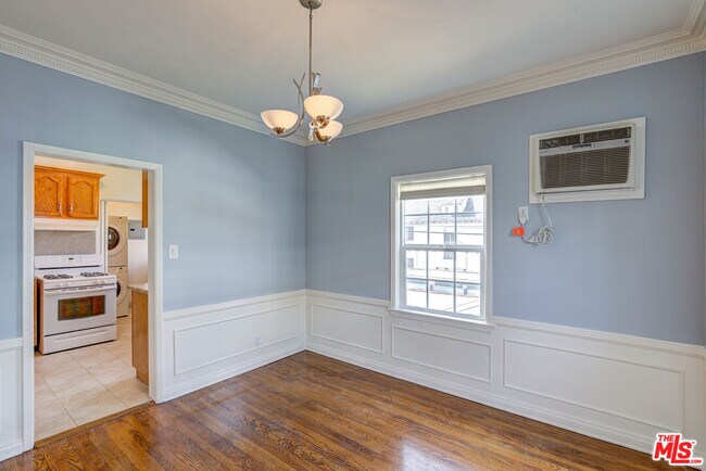 Building Photo - 127 N Harper Ave