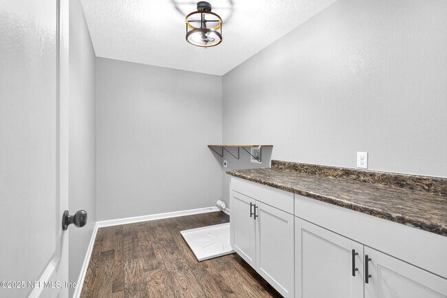 Building Photo - 150 Logrono Ct