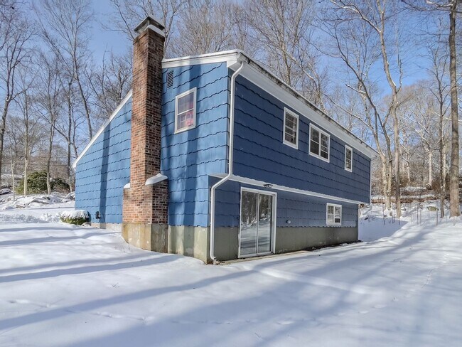 Building Photo - Spacious 4BR/2.5BA/2Car Garage Home with Finished Basement & Hardwood Floors – Gales Ferry