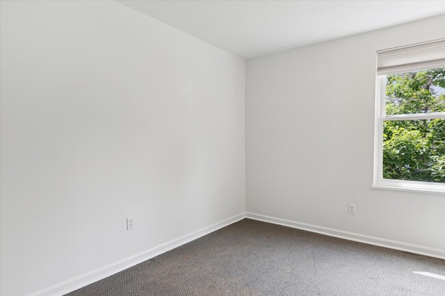 Building Photo - Updated & Bright 2BR Condo in Prime Boulde...