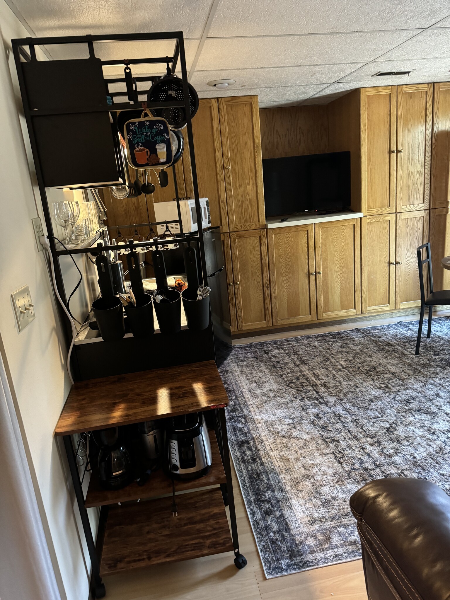 Kitchenette - 512 E 16th Ave