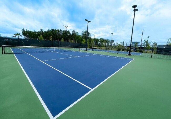 Building Photo - 607 Southview Ln