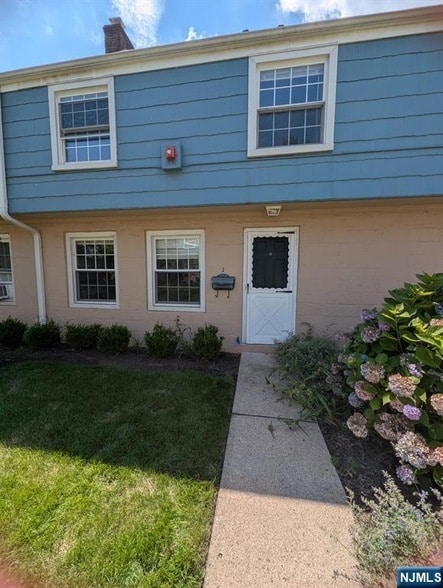 Primary Photo - 715 Cedar Ln