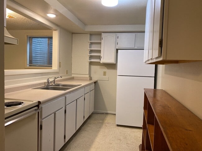 Building Photo - STUDENTS WELCOME! Spacious Basement Apartment 2 Bedroom 1 Bathroom West Fort Collins