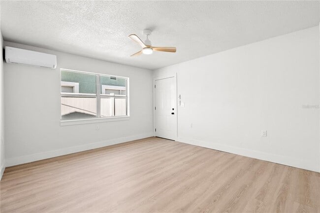 Building Photo - 13388 1st St E