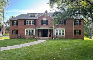 Building Photo - 2237 Evergreen Rd