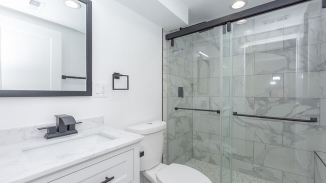 Building Photo - 2036 N Hoyne Ave