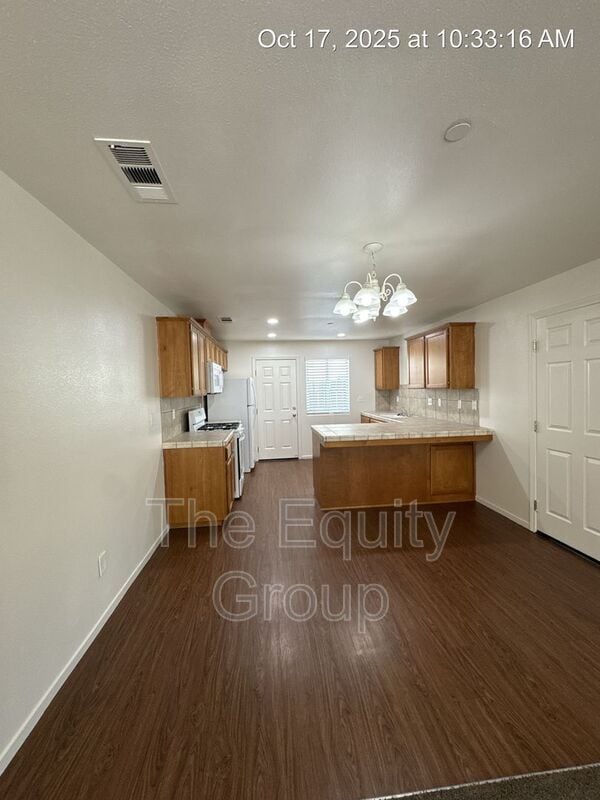 Building Photo - 2220 W Lark Ave