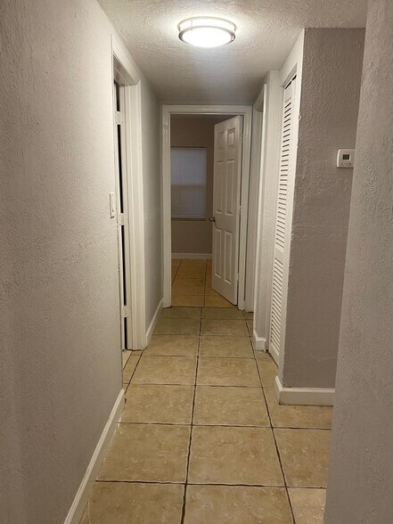 Building Photo - 9 Areca Dr