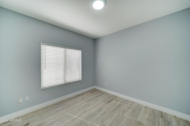 Building Photo - 16457 W Rock Springs Ln
