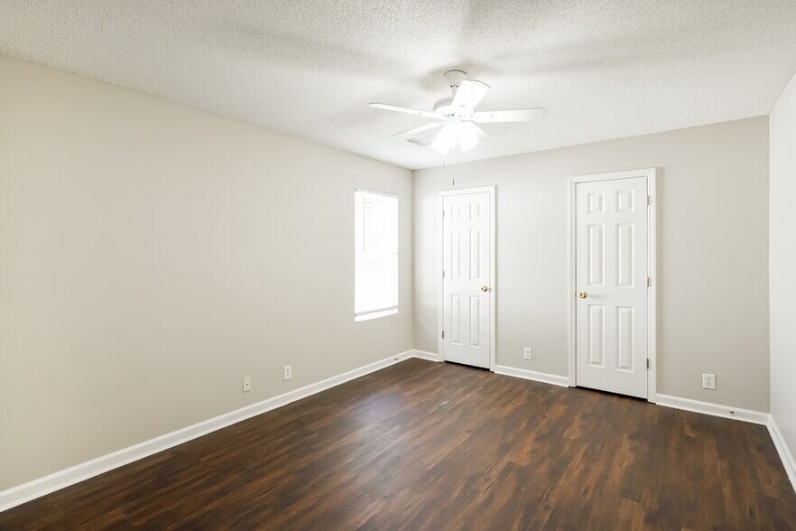Building Photo - 1464 Rochester Dr